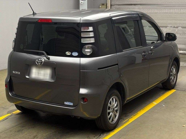 TOYOTA SIENTA 2009