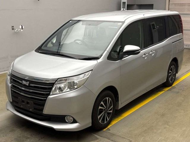 TOYOTA NOAH 2015
