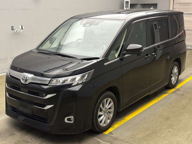 TOYOTA NOAH 2022