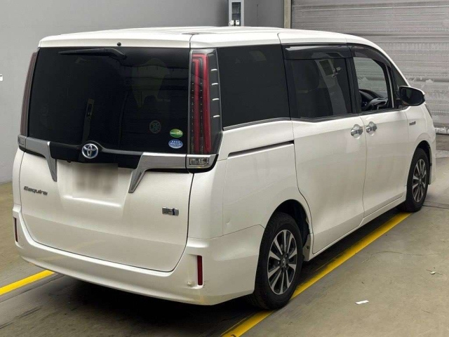 TOYOTA ESQUIRE 2018