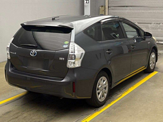TOYOTA PRIUS ALPHA 2013
