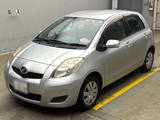 TOYOTA VITZ 2010
