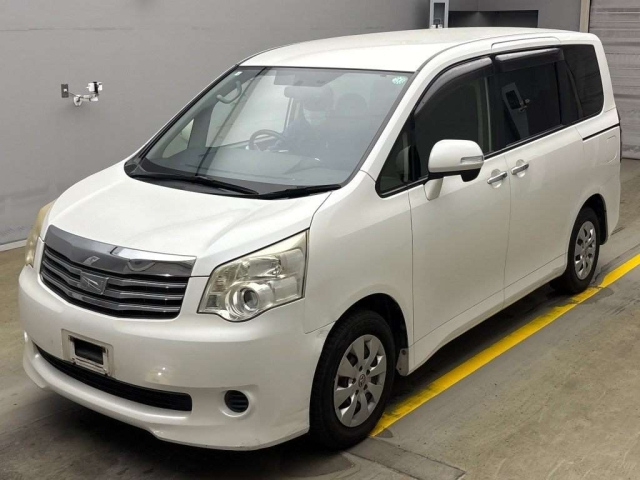 TOYOTA NOAH 2012