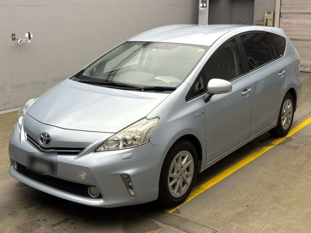 TOYOTA PRIUS ALPHA 2014