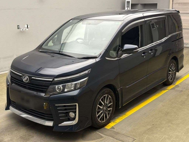 TOYOTA VOXY 2014