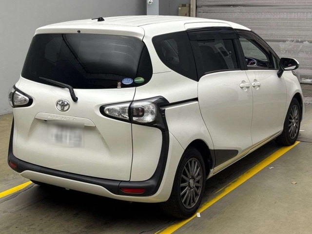 TOYOTA SIENTA 2017