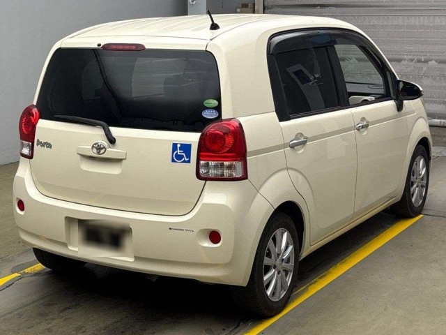 TOYOTA PORTE 2012