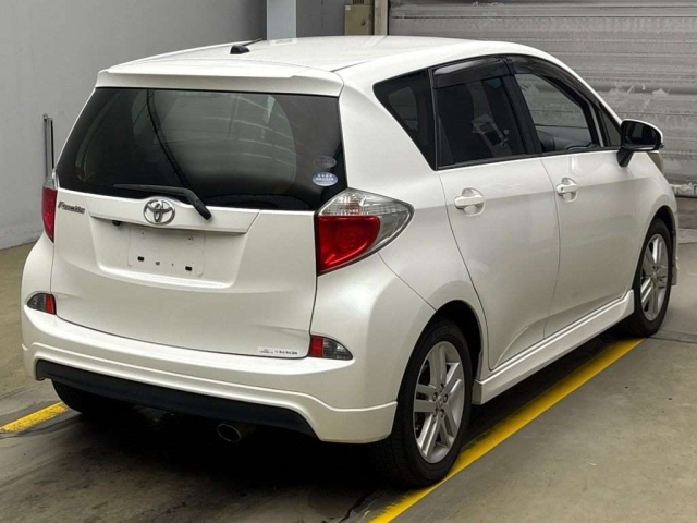 TOYOTA RACTIS 2011