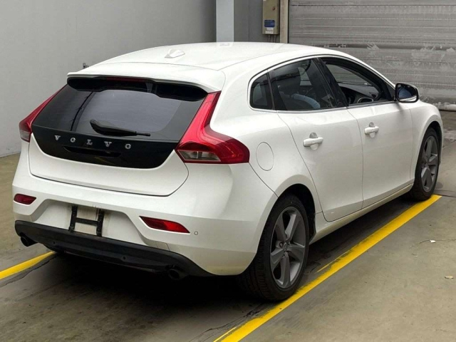 VOLVO V40 2013