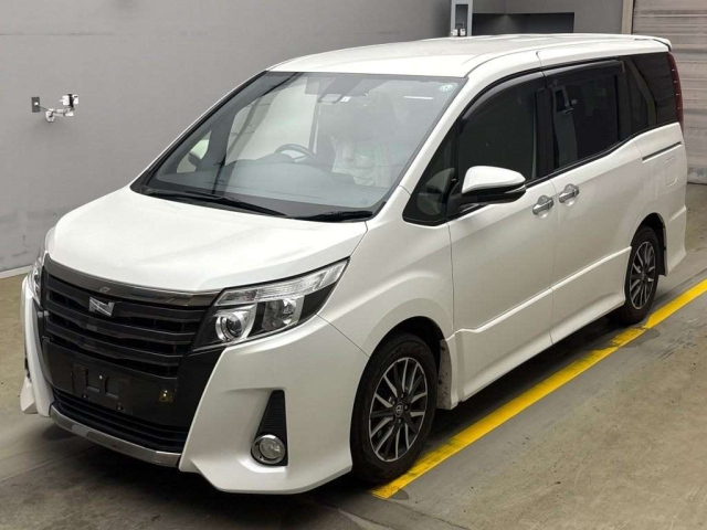 TOYOTA NOAH 2017