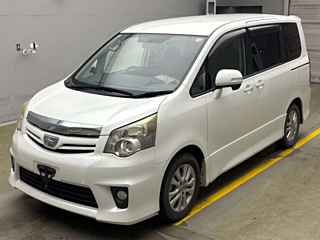 TOYOTA NOAH 2010