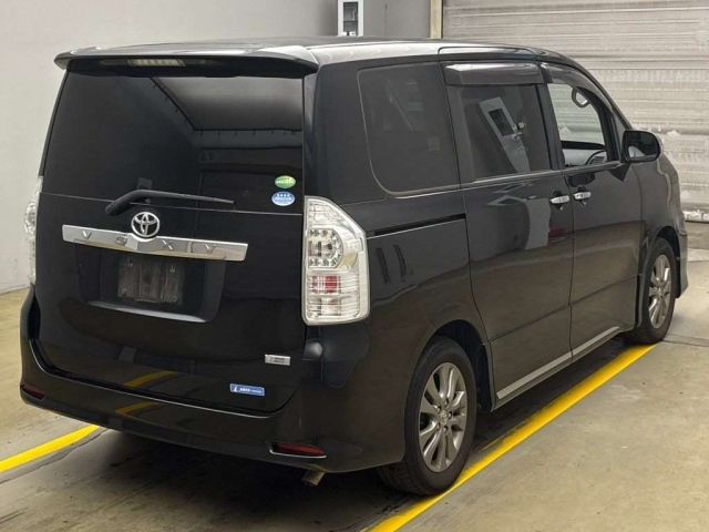 TOYOTA VOXY 2012