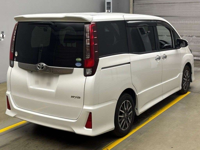 TOYOTA NOAH 2017