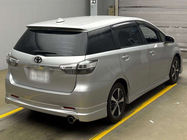 TOYOTA WISH 2013