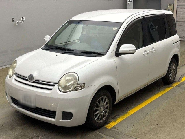 TOYOTA SIENTA 2011