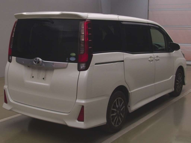 TOYOTA NOAH 2014