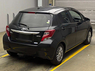 TOYOTA VITZ 2015