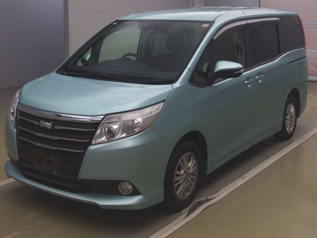 TOYOTA NOAH 2017