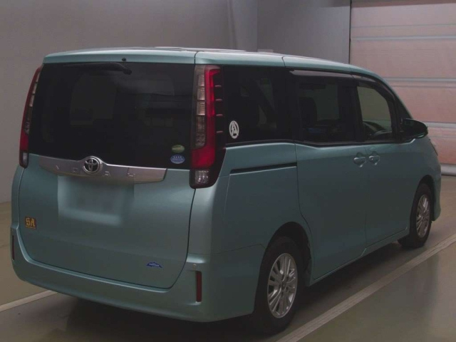 TOYOTA NOAH 2017