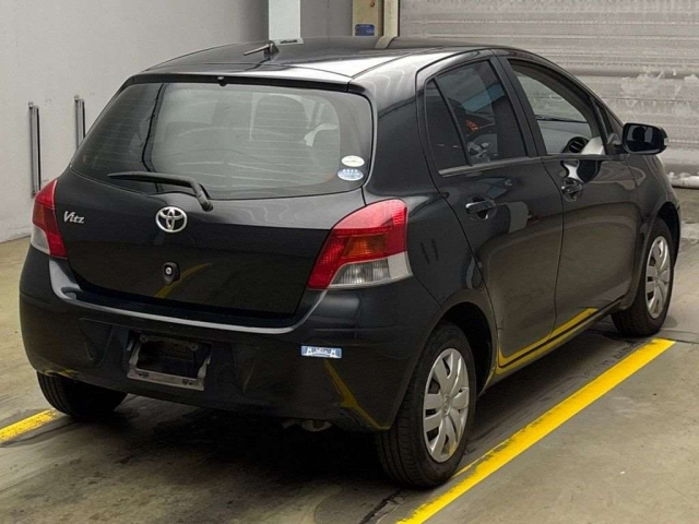 TOYOTA VITZ 2010