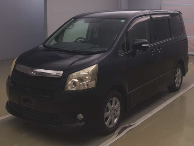 TOYOTA NOAH 2009