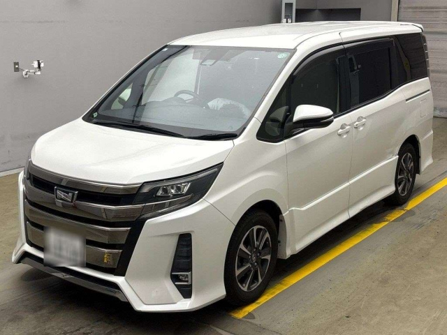 TOYOTA NOAH 2017