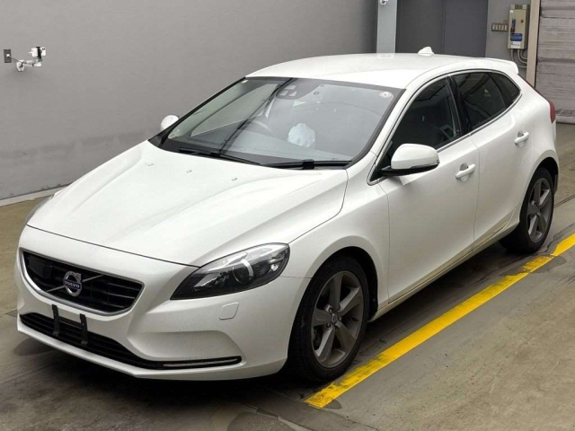 VOLVO V40 2014