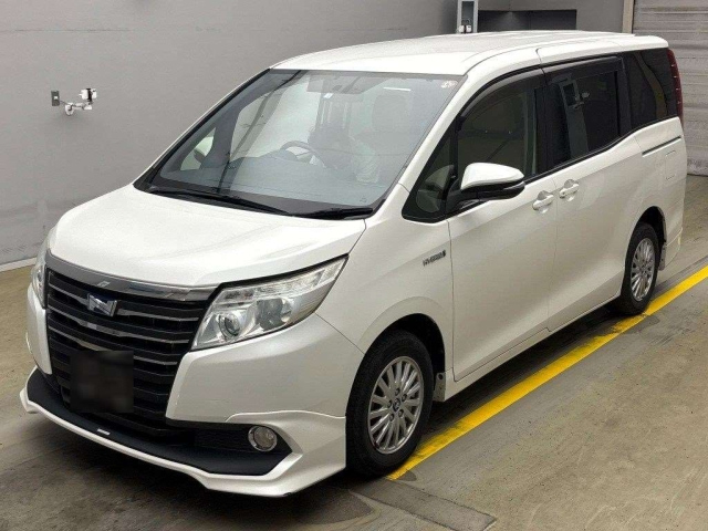 TOYOTA NOAH 2014