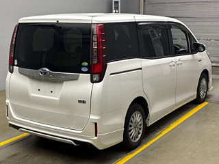 TOYOTA NOAH 2014