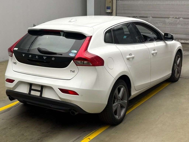 VOLVO V40 2014
