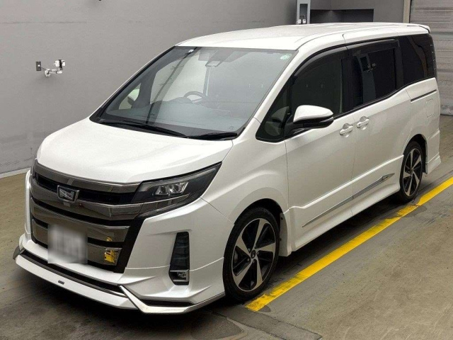 TOYOTA NOAH 2017