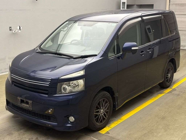 TOYOTA VOXY 2009