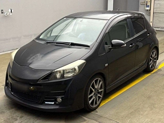 TOYOTA VITZ 2013