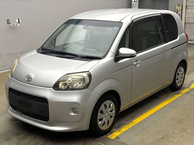 TOYOTA PORTE 2012