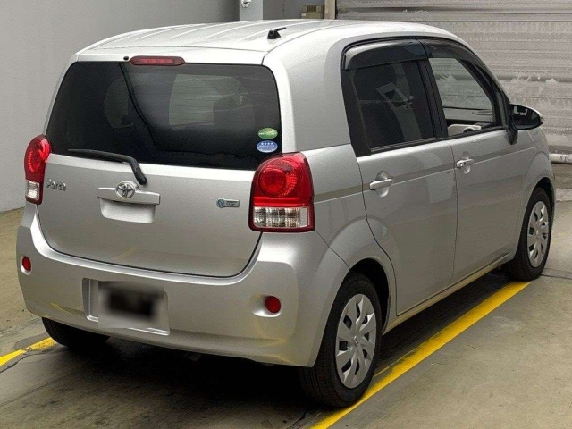 TOYOTA PORTE 2012