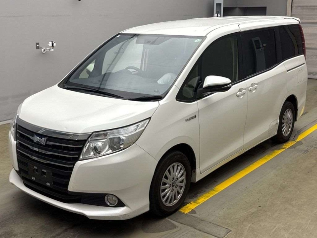 TOYOTA NOAH 2015