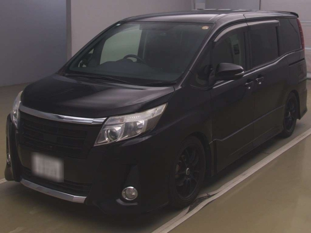 TOYOTA NOAH 2015