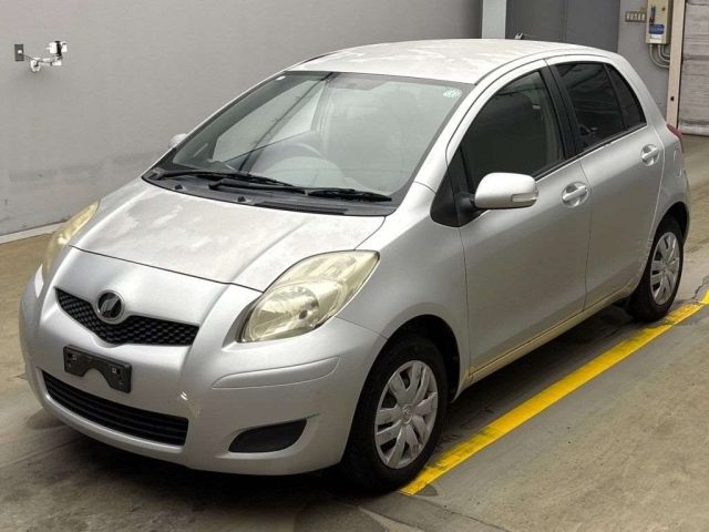 TOYOTA VITZ 2010