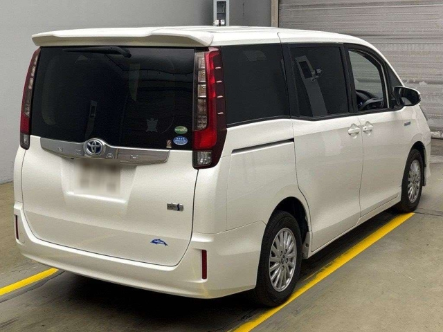 TOYOTA NOAH 2015