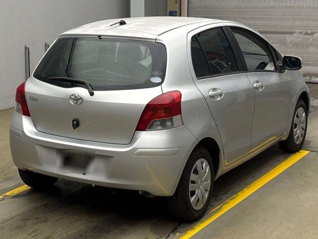 TOYOTA VITZ 2010