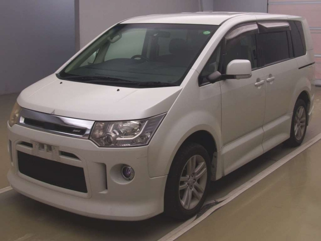 MITSUBISHI DELICA D5 2008