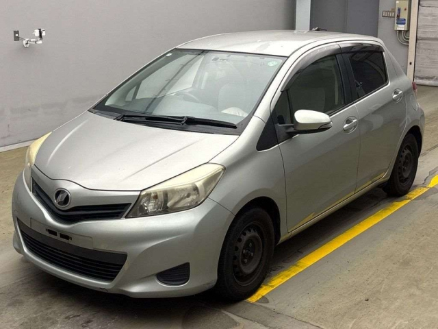 TOYOTA VITZ 2011