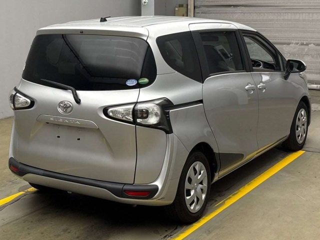 TOYOTA SIENTA 2016