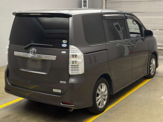 TOYOTA NOAH 2010