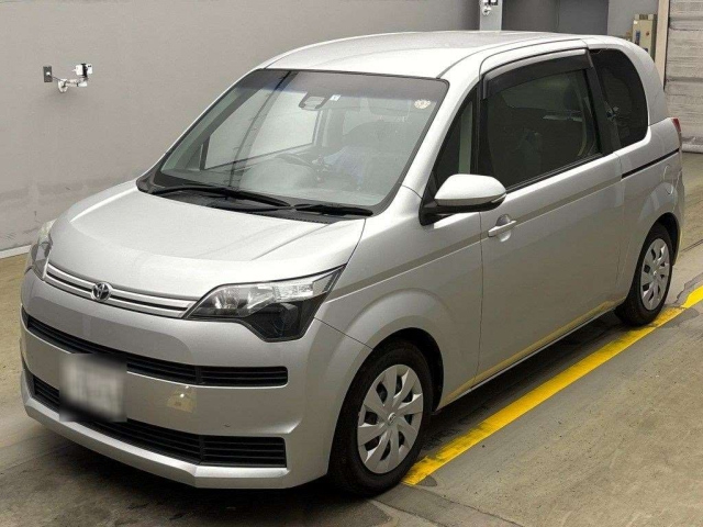 TOYOTA SPADE 2017