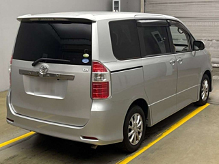 TOYOTA NOAH 2009