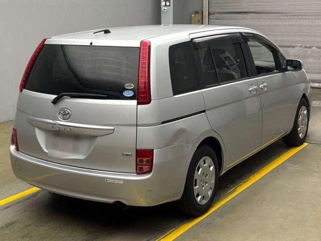 TOYOTA ISIS 2010