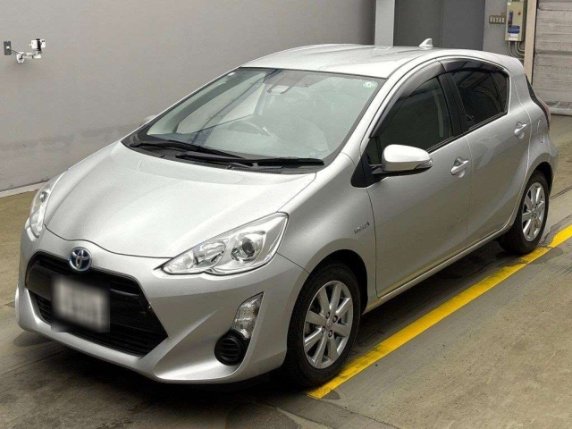 TOYOTA AQUA 2016