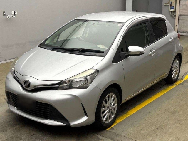 TOYOTA VITZ 2014