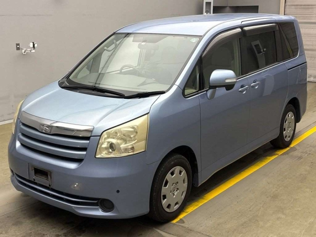 TOYOTA NOAH 2008